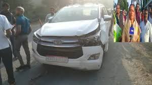 राजनैतिक गलियारे में दुर्घटनाओं का दौर जारी, मंत्री लक्ष्मी राजवाड़े की गाड़ी हादसे का शिकार 