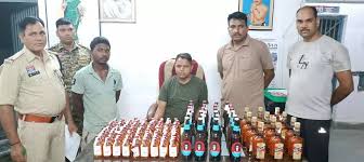 अवैध शराब और कबाड़ कारोबारियों पर पुलिस का शिकंजा,तस्कर गिरफ्तार 