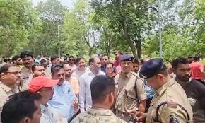 डोंगरगढ़ में अंबेडकर की तस्वीर पर फेंके गए गोबर-कीचड़,बौद्ध समाज नाराज, दी उग्र आंदोलन की चेतावनी