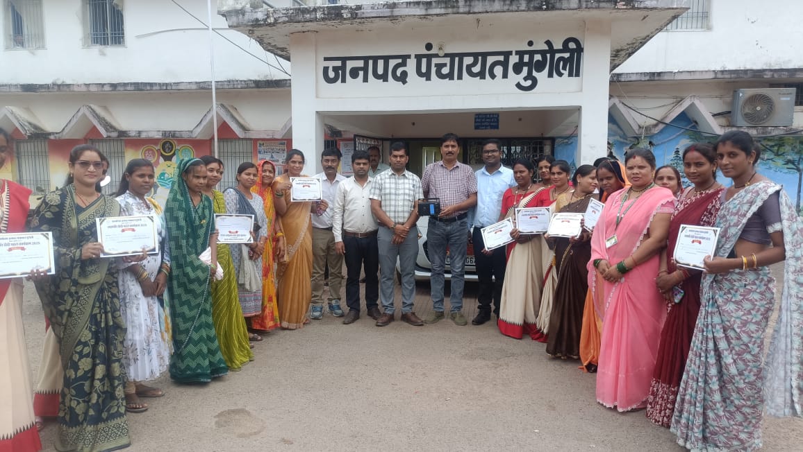 दीदी के गोठ कार्यक्रम: सफल बिहान महिलाओं की प्रेरक कहानियों का रेडियो पर प्रसारण
