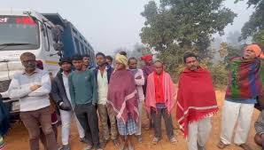 अवैध रेत परिवहन लगातार जारी,रेत घाट पर मारपीट, ग्रामीण हुए लामबंद 