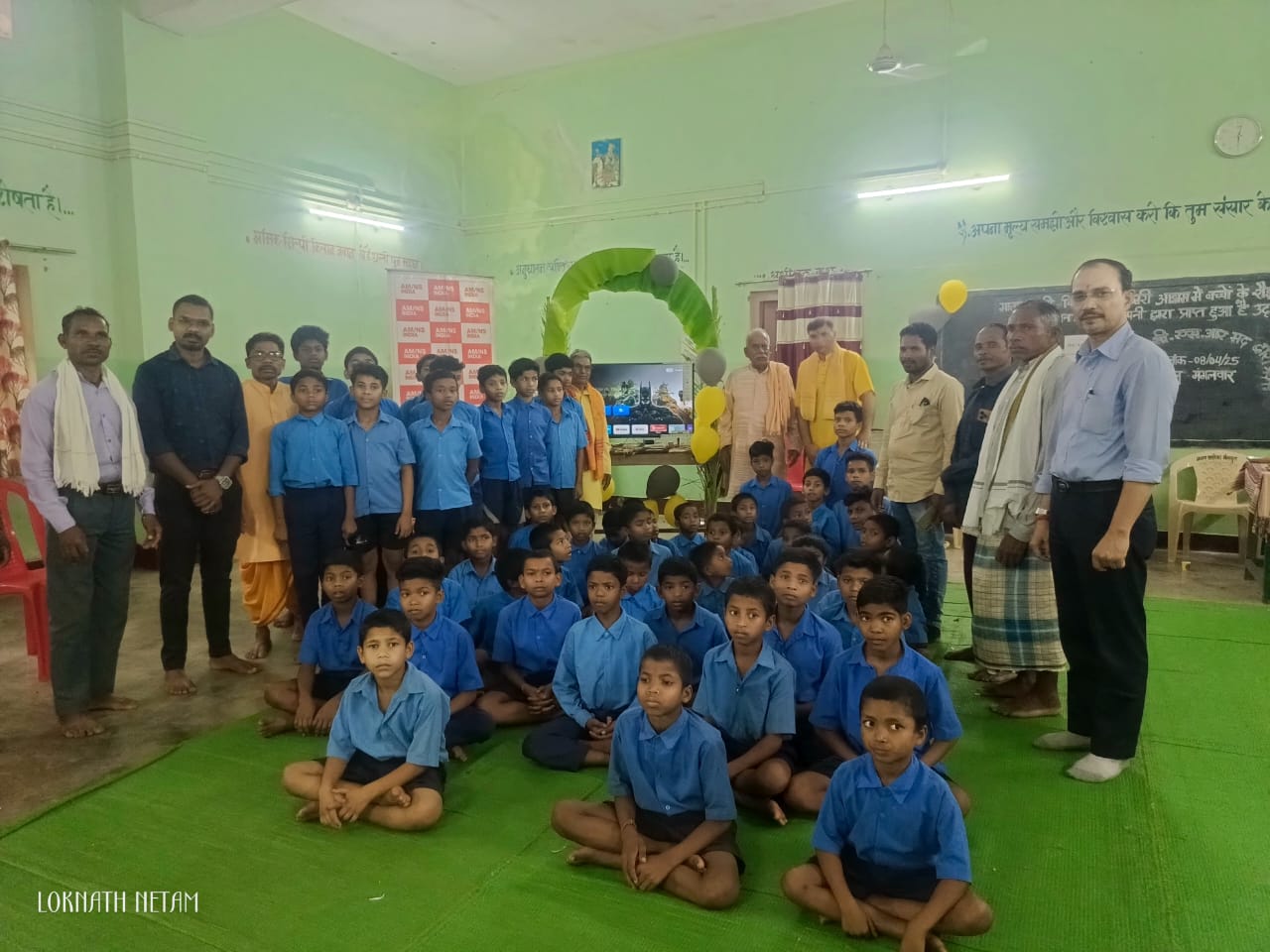 भगवती विद्यालय चोलनार में एएमएनएस कंपनी द्वारा प्रदान की गई एलईडी टेलीविजन