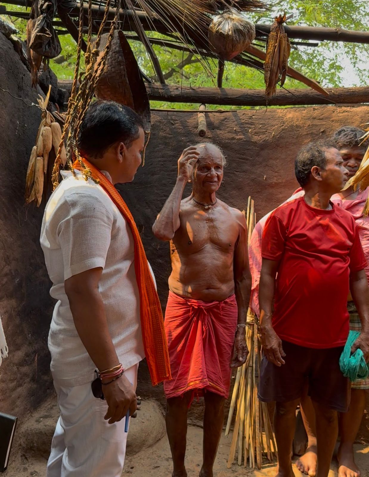 तेज़ आंधी-तूफान से व्यापक नुकसान,दंतेवाड़ा जिला पंचायत अध्यक्ष ने किया प्रभावित क्षेत्रों का दौरा
