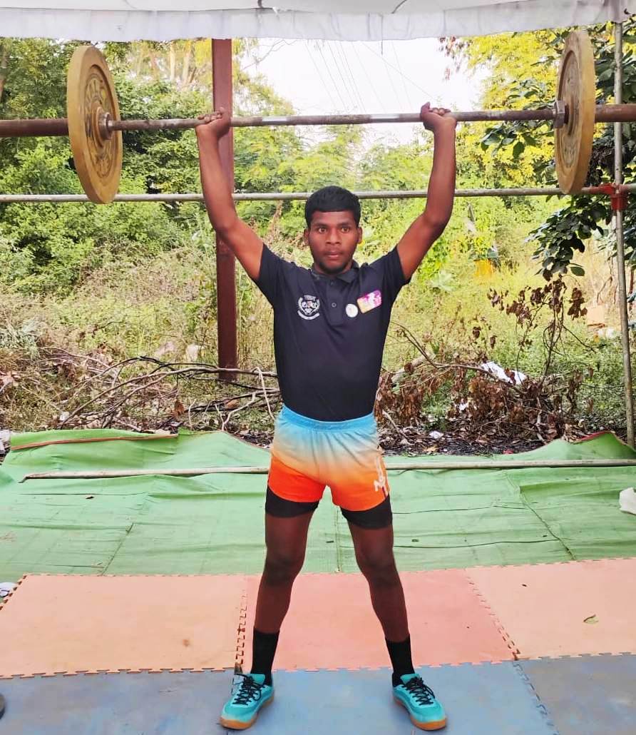  बस्तर ओलंपिक के जिला स्तरीय स्पर्धा में राकेश रहे प्रथम, अब संभाग स्तरीय प्रतियोगिता में दिखाएंगे दमखम