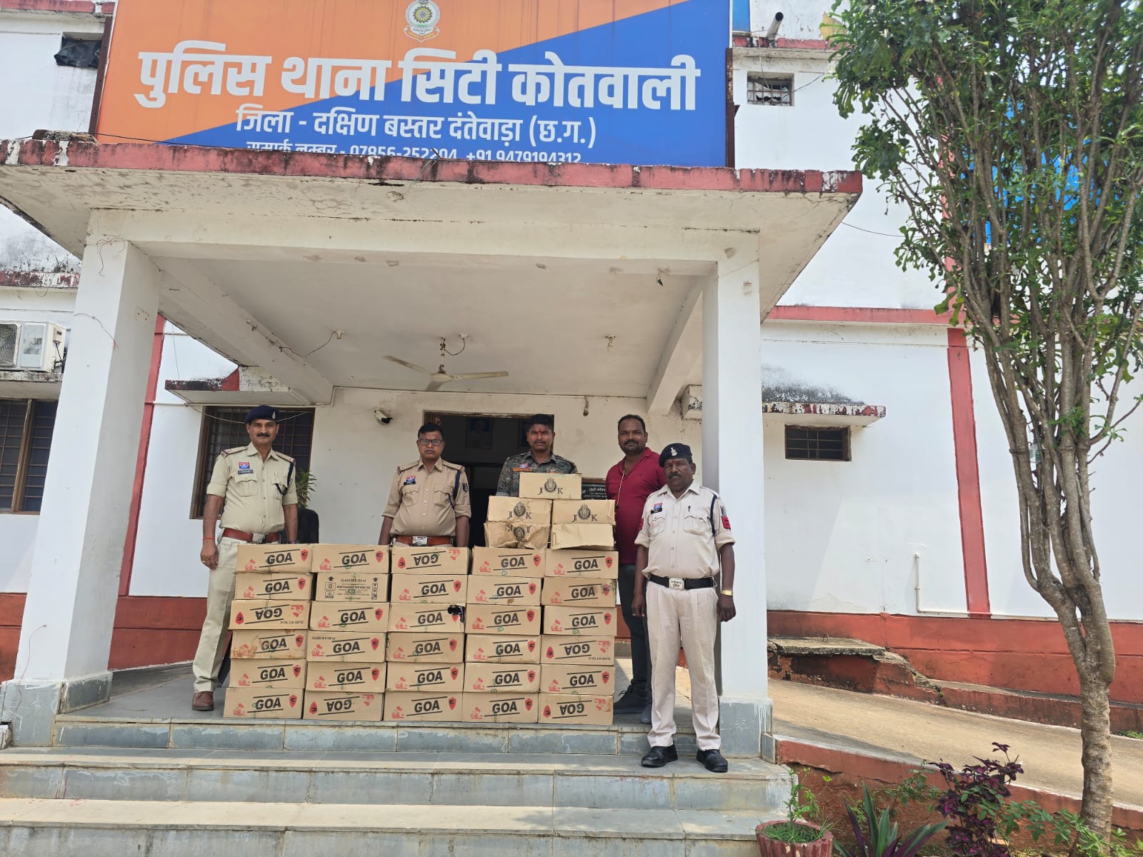 दंतेवाड़ा में सूने मकान से 35 पेटी अवैध शराब बरामद, पुलिस की बड़ी कार्रवाई