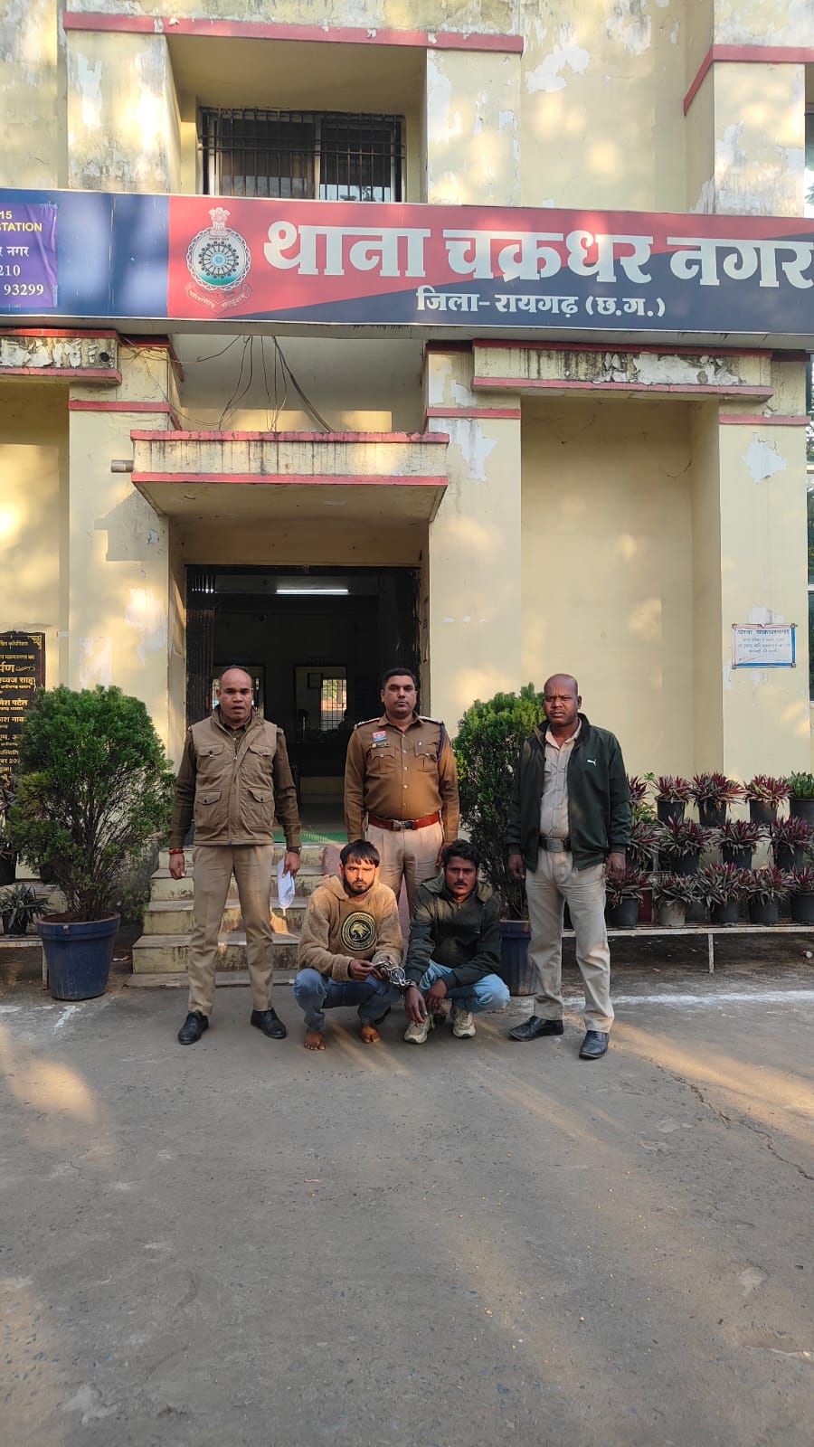 एम्बुलेंस चालक पर हमला करने वाले दो आरोपी 24 घंटे में गिरफ्तार, चक्रधरनगर पुलिस की त्वरित कार्रवाई