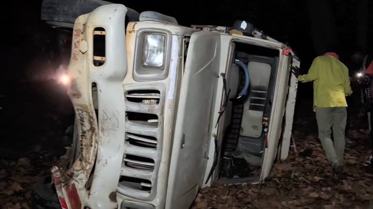 बारात जा रही पिकअप पेड़ से टकराई: एक की मौत, दो गंभीर… खुशियां मातम में बदलीं