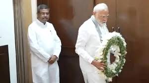 केंद्रीय मंत्री धर्मेंद्र प्रधान के पिता का निधन, PM मोदी श्रद्धांजलि देने पहुंचे 