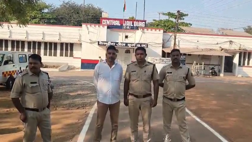 DURG NEWS : फरार भाजपा पार्षद गिरफ्तार,फर्जीवाड़ा कर सरकारी जमीन बेची