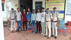 रायपुर में चाकूबाजी को लेकर पुलिस एक्शन मोड में!आनलाइन साइट के मालिक-मैनेजर और डिलीवरी ब्वाय समेत 6 पकड़े गए 