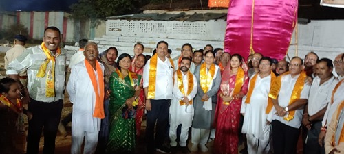 रंग-बिरंगी आतिशबजी के साथ विजयदशमी पर रावण के पुतले का दहन 