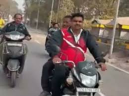 शिक्षा मंत्री गजेंद्र यादव बिना हेलमेट बाइक चलाते दिखे,कई यूजर्स ने कसा तंज,वायरल वीडियो  