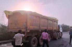  परिवहन विभाग ने अपनाया सख्त रुख!ओवरलोड वाहनों पर हुई कार्रवाई, दो दिन में 23 ट्रक पकड़े गए