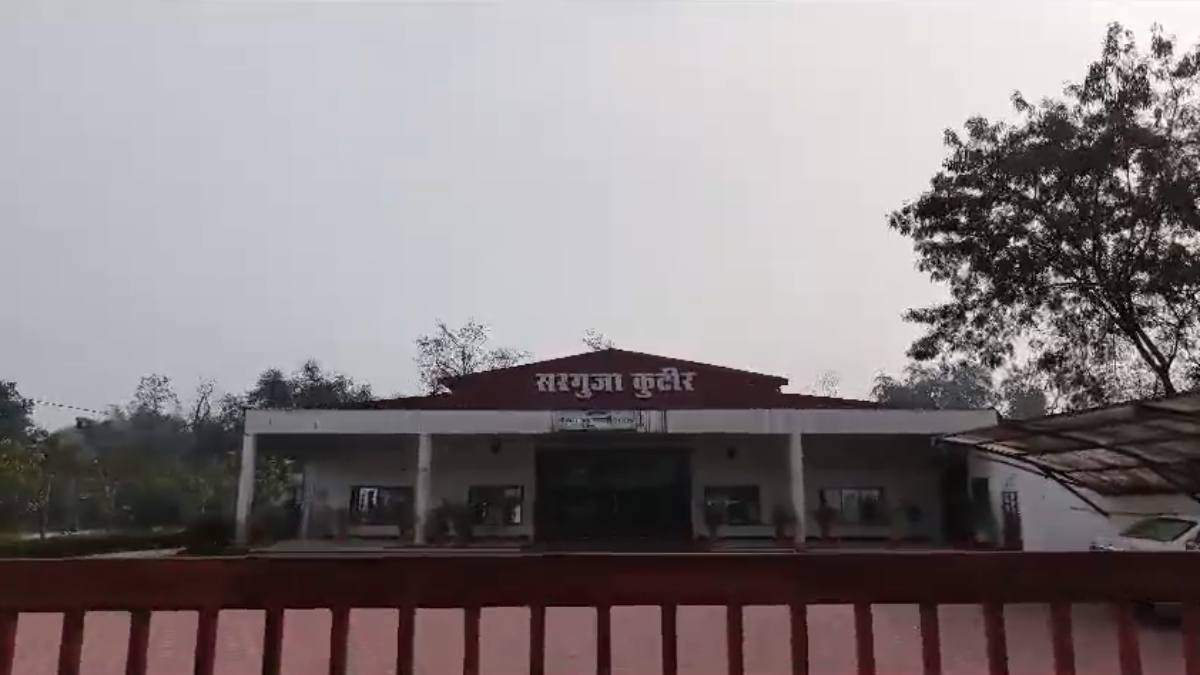 छत्तीसगढ़ ब्रेकिंग : पूर्व मंत्री अमरजीत भगत के ठिकानों पर IT का छापा, प्रदेश के इन बड़े कारोबारियों के यहां चल रही कार्रवाई