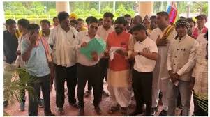 फर्जी प्रमाण पत्र बनाकर सरकारी नौकरी हासिल करने का मामला, आदिवासी समाज ने खोला मोर्चा