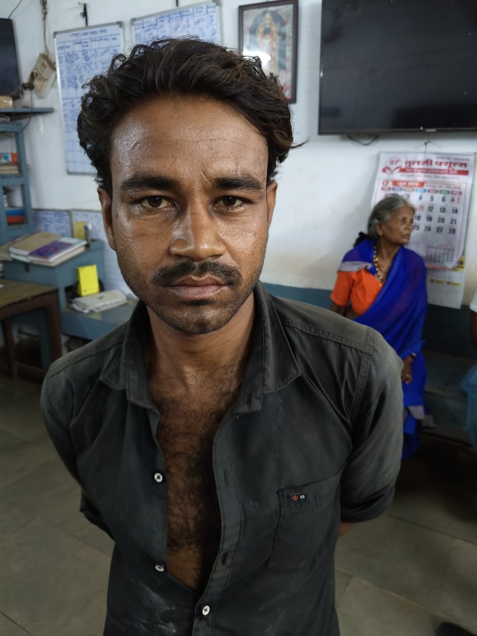 चाकू लहराकर लोगों को डराने वाला युवक गिरफ्तार, आर्म्स एक्ट के तहत मामला दर्ज
