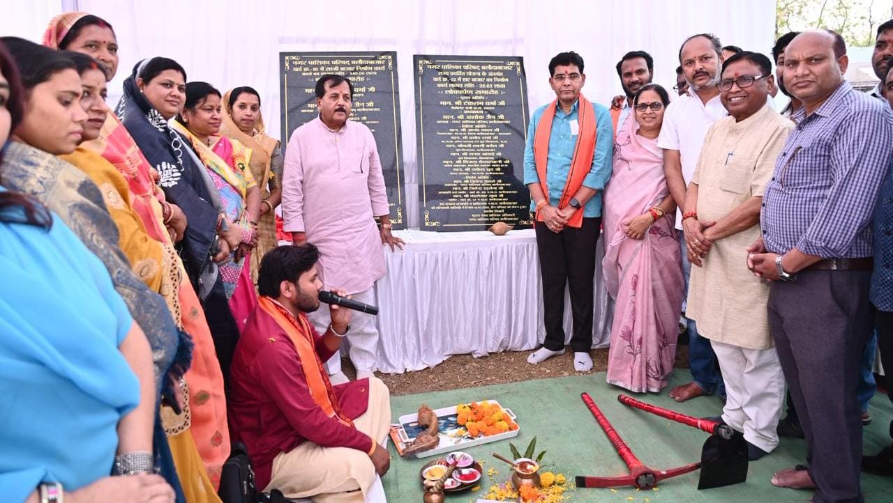 बलौदाबाजार को मिली विकास की नई सौगात : राजस्व मंत्री टंक राम वर्मा ने 32 लाख रुपए से बने हाट बाजार का का किया लोकार्पण