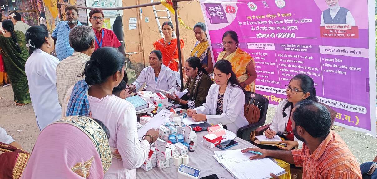 स्वस्थ नारी, सशक्त परिवार अभियान: विभिन्न जगहों पर स्वास्थ्य शिविर का किया गया आयोजन, लोग हुए लाभान्वित
