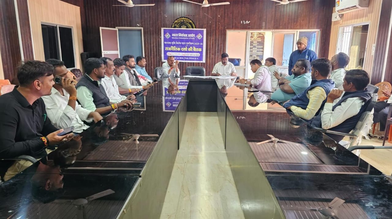 राजनीतिक दलों की साप्ताहिक बैठक आयोजित, निर्वाचक पुनरीक्षण की प्रगति की समीक्षा