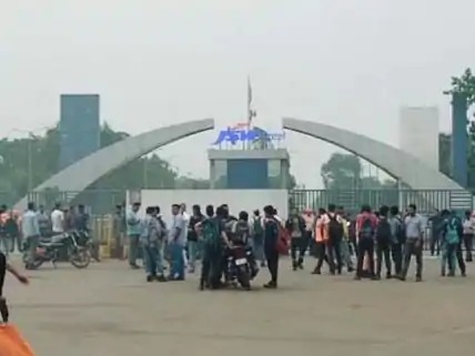JSW नहरपाली प्लांट में बड़ा हादसा, बेल्ट में फंसने से डिप्टी मैनेजर की मौत 