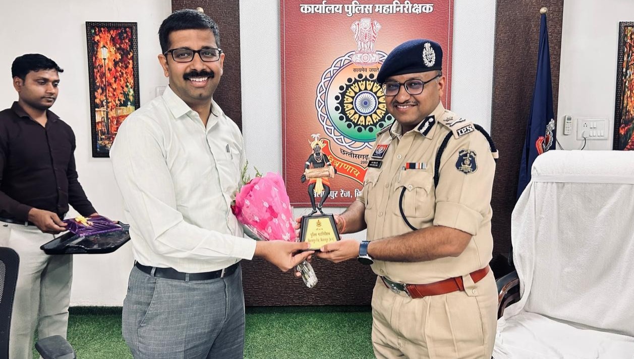बिलासपुर रेंज में IPS आंजनेय वार्ष्णेय को गरिमामयी विदाई, आईजी रामगोपाल गर्ग ने कहा— “युवा अधिकारियों के लिए प्रेरणास्रोत”