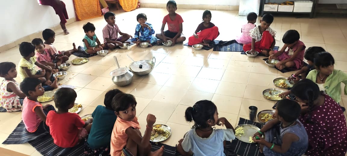  आंगनबाड़ी केंद्रों की बदली तस्वीर : खेलते-खिलखिलाते नन्हे कदमों से संवर रहा भविष्य