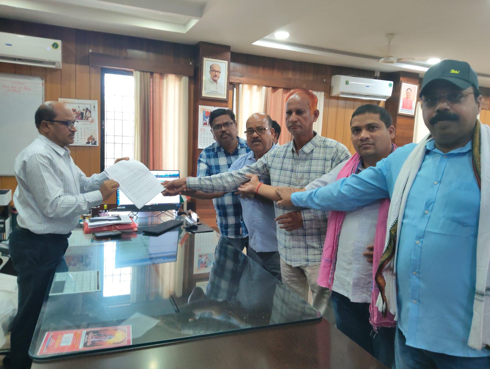 कृषि आदान व्यापारियों की देशव्यापी हड़ताल, पीएम मोदी के नाम सौंपा ज्ञापन