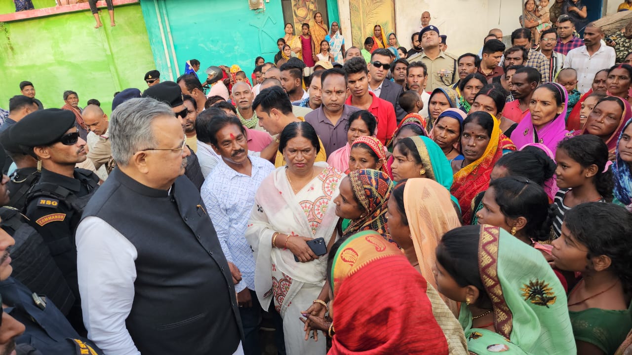 विधानसभा अध्यक्ष डॉ. रमन सिंह ने बाढ़ प्रभावित क्षेत्रों का किया दौरा
