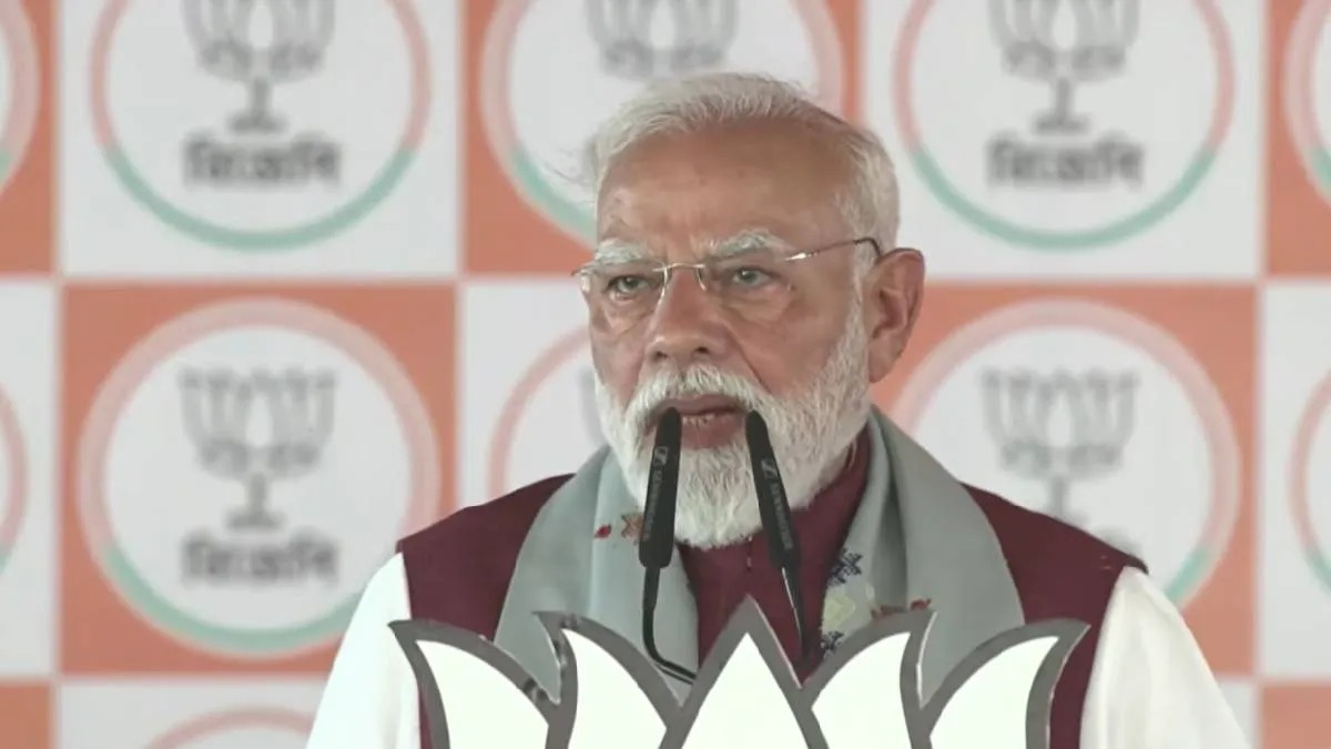 नरेंद्र मोदी का TMC पर तंज: ‘झालमुड़ी मैंने खाई, मिर्ची उन्हें लग गई’