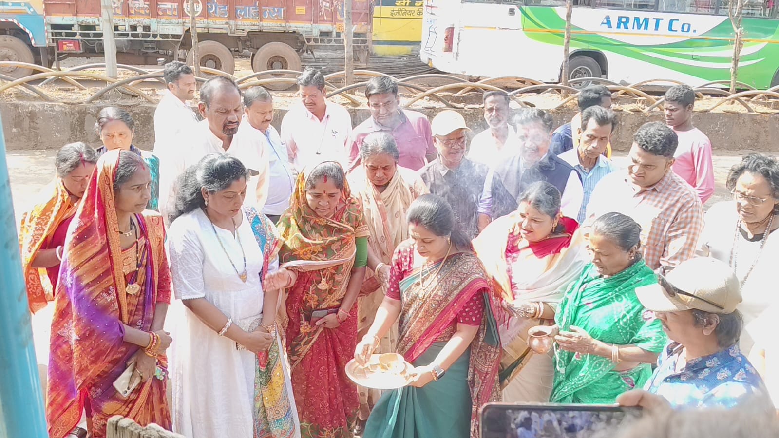 आस्था के द्वार राधा-कृष्ण मंदिर में भव्य स्वागतद्वार निर्माण का विधिवत शुभारंभ
