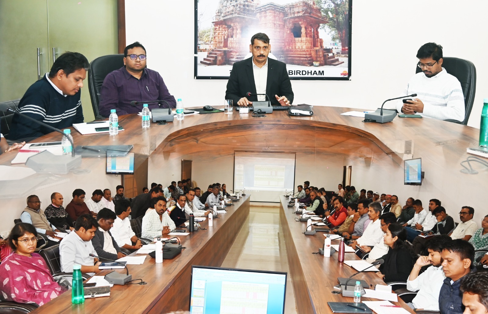 सड़क सुरक्षा के लिए चलाएं जन जागरूकता अभियान-कलेक्टर  गोपाल वर्मा