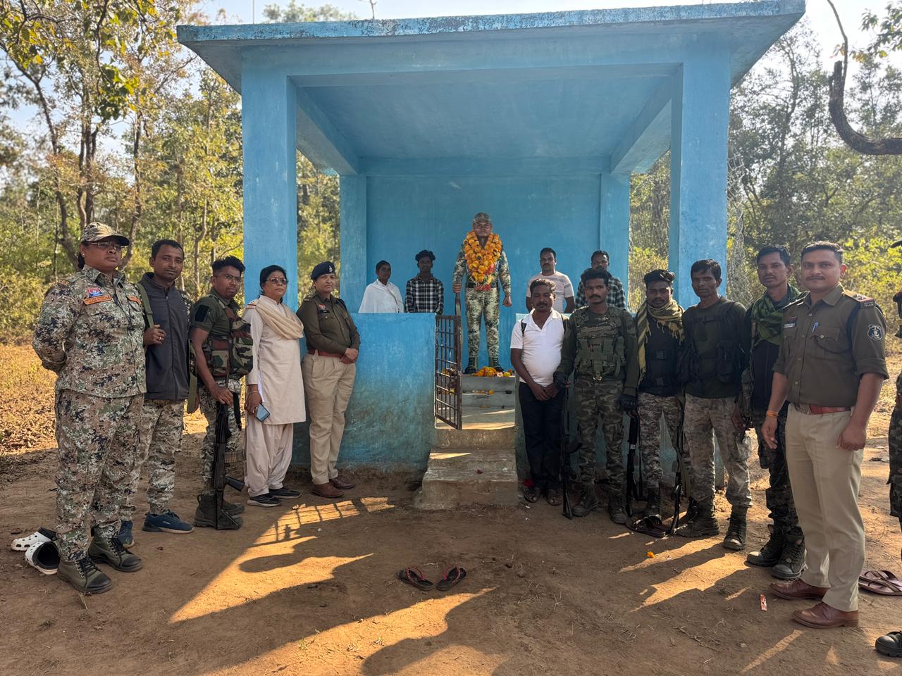 बलिदान की अमर गाथा:गड़मिरी में शहीद हरीश कोर्राम की प्रतिमा का अनावरण, युवाओं के लिए राष्ट्रभक्ति की प्रेरणा