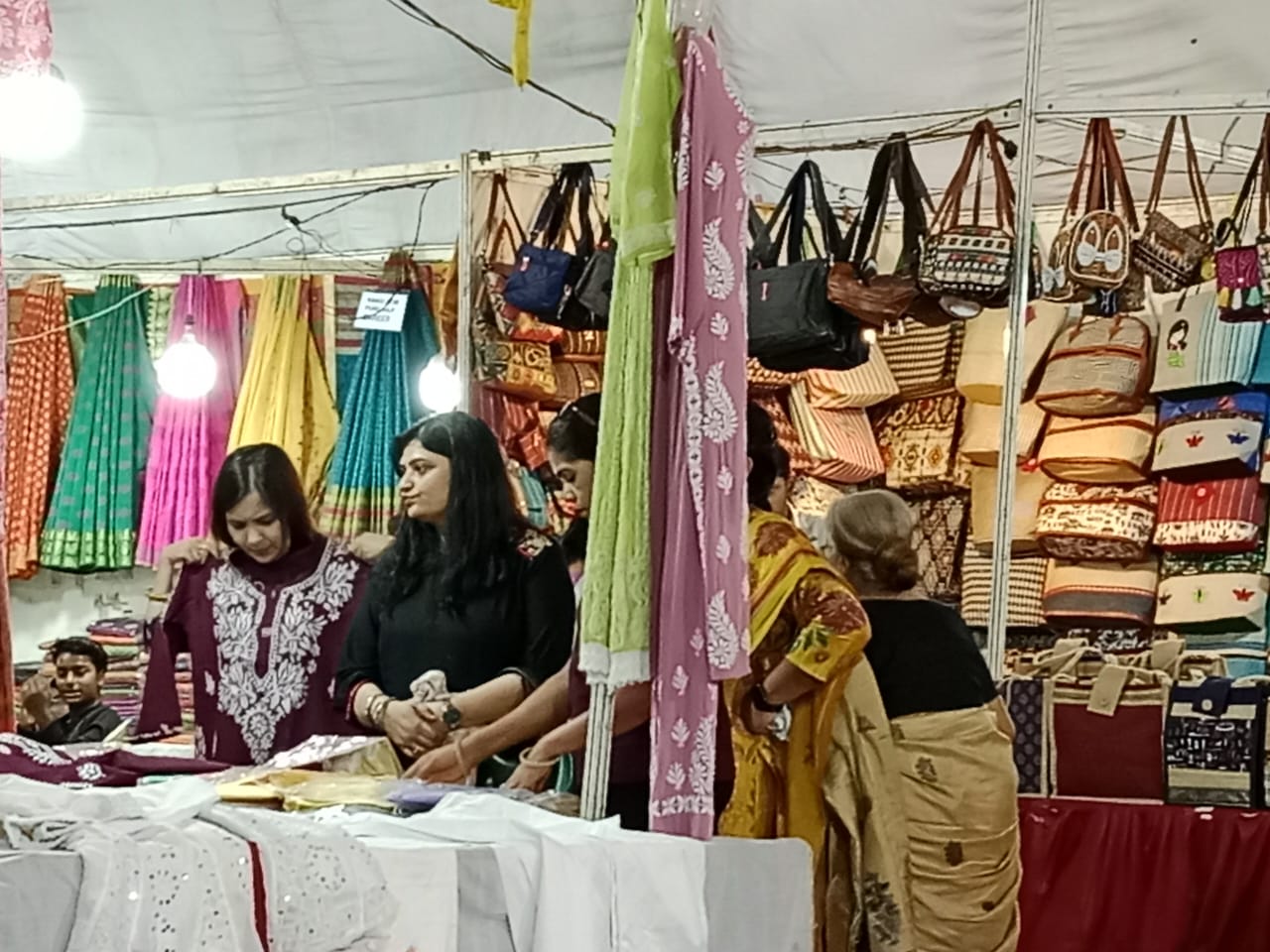 नवरात्र में हस्तशिल्प प्रदर्शनी को अच्छा प्रतिसाद 