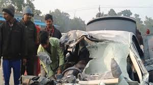 स्कोडा कार और ट्रक के बीच भिड़ंत,हादसे में  4 लोगों ने मौके पर तोड़ा दम