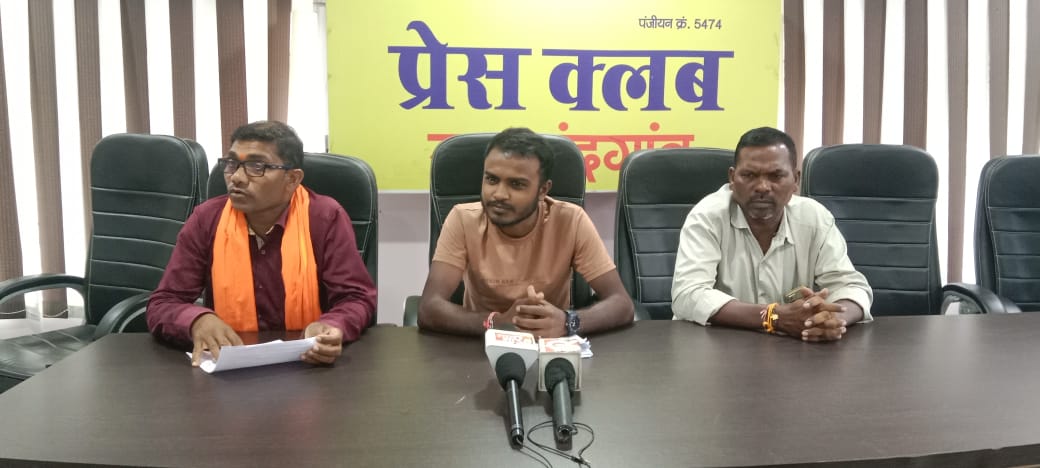 झाड़ीखैरी सरपंच के  खिलाफ ग्राम वासियों ने फिर से ‌खोला मोर्चा,बर्खास्तगी की मांग...पंचायत चुनाव बहिष्कार की चेतावनी 
