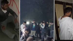 कुलगुरु से इस्तीफे की मांग,JNU में देर रात छात्र संगठनों के बीच हिंसक झड़प