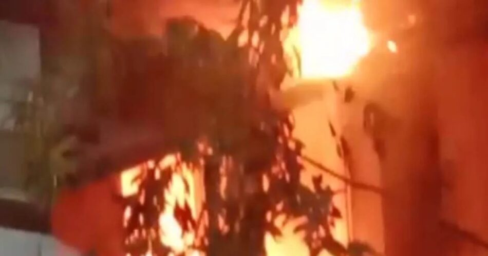 किराना स्टोर में आग लगने से मचा हड़कंप