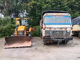 खनिज विभाग की बड़ी कार्रवाई, अवैध खनन करते 8 वाहन जब्त