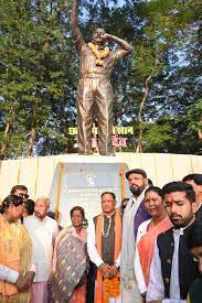 मुख्यमंत्री विष्णुदेव साय ने स्वर्गीय दिलीप सिंह जूदेव की प्रतिमा का किया अनावरण