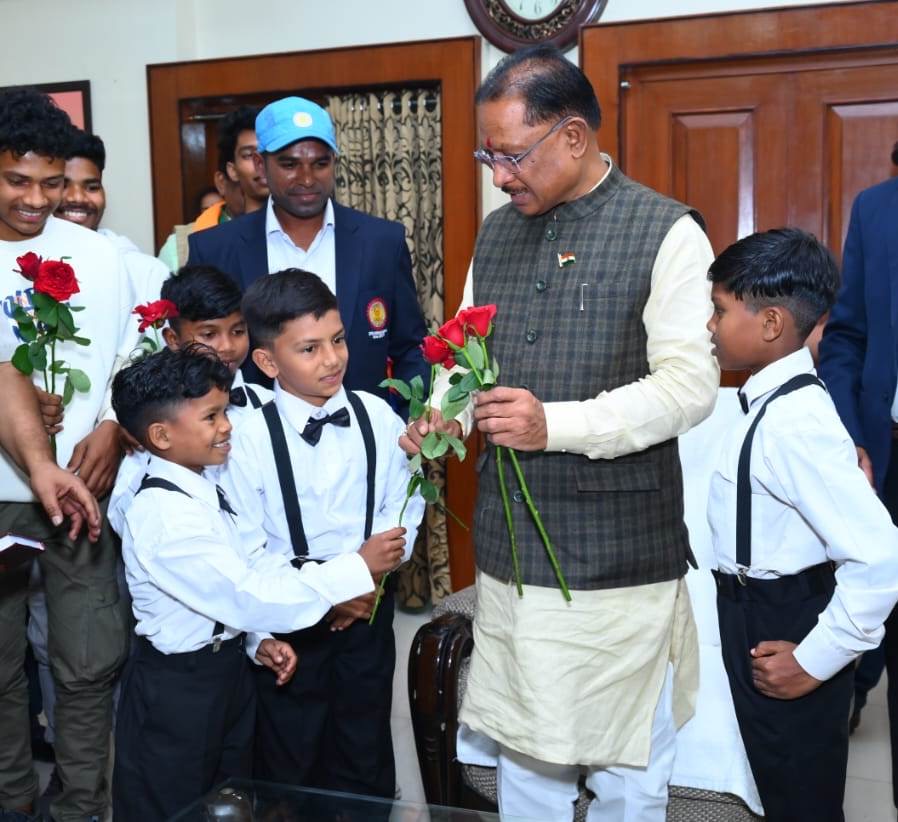 मुख्यमंत्री ने अबुझमाड़ मलखम्ब अकादमी के हुनरमंद खिलाड़ियों की शानदार उपलब्धियों को सराहा