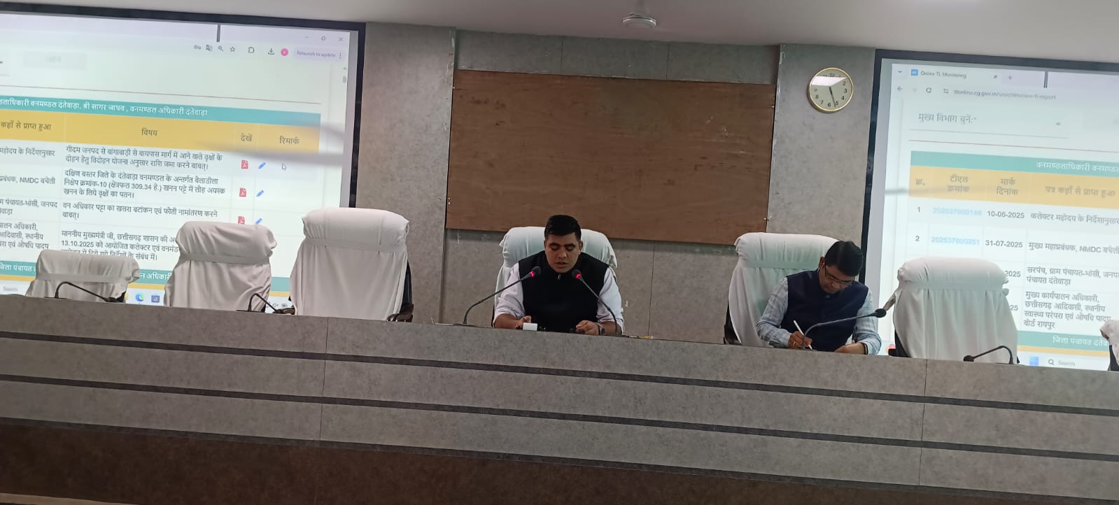 दंतेवाड़ा में साप्ताहिक समय-सीमा की बैठक सम्पन्न,दर्ज प्रकरणों एवं महत्वपूर्ण योजनाओं की हुई गहन समीक्षा