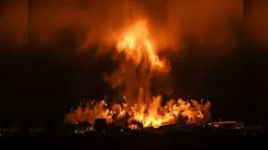 इस्फहान में बड़ा धमाका, परमाणु केंद्र के पास 900 किलो बम गिराने का दावा