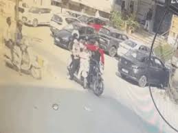 रायपुर में ट्रैफिक पुलिसकर्मी ने लड़की के चेहरे पर जड़ा मुक्का