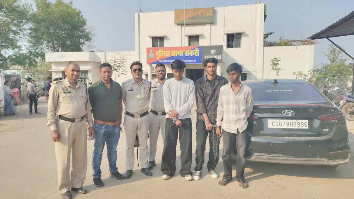 ओवरब्रिज बना पार्टी स्पॉट, शराब के नशे में 4 लोग गिरफ्तार