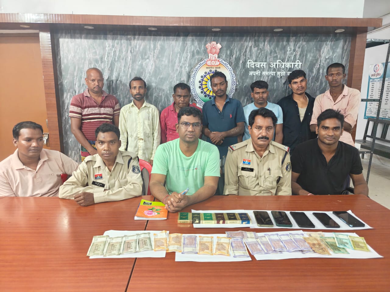 रूपये पैसों का दांव लगाकर जुआ खेलते 07 जुआड़ी रंगेहाथ पकड़ाए