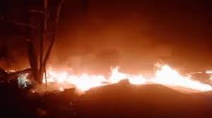 लोरमी में कबाड़ी दुकान बनी आग का गोदाम, रातों-रात लाखों का सामान खाक
