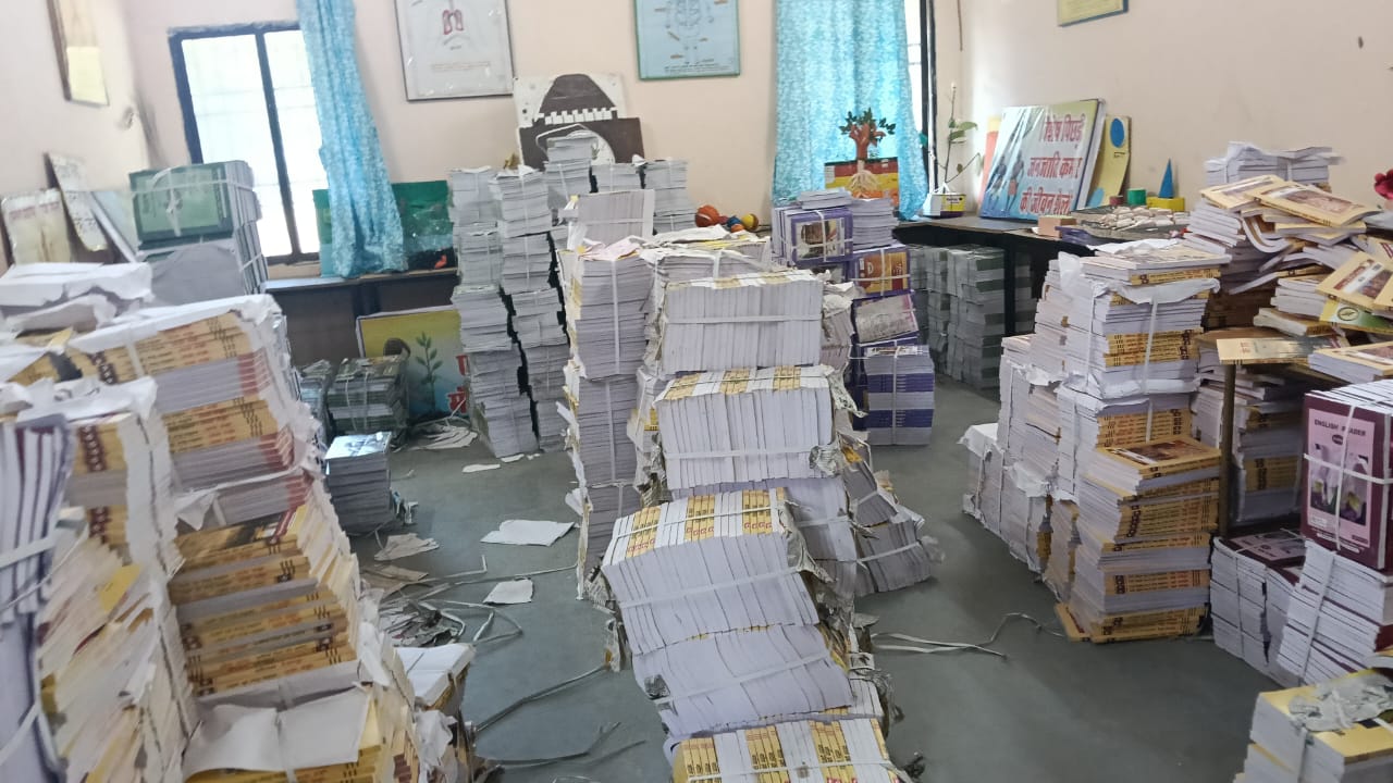 तीन माह बाद भी किताबें नहीं पहुँचीं शिक्षा की गुणवत्ता पर बड़ा सवाल,परीक्षा नज़दीक,पर किताबें गायब