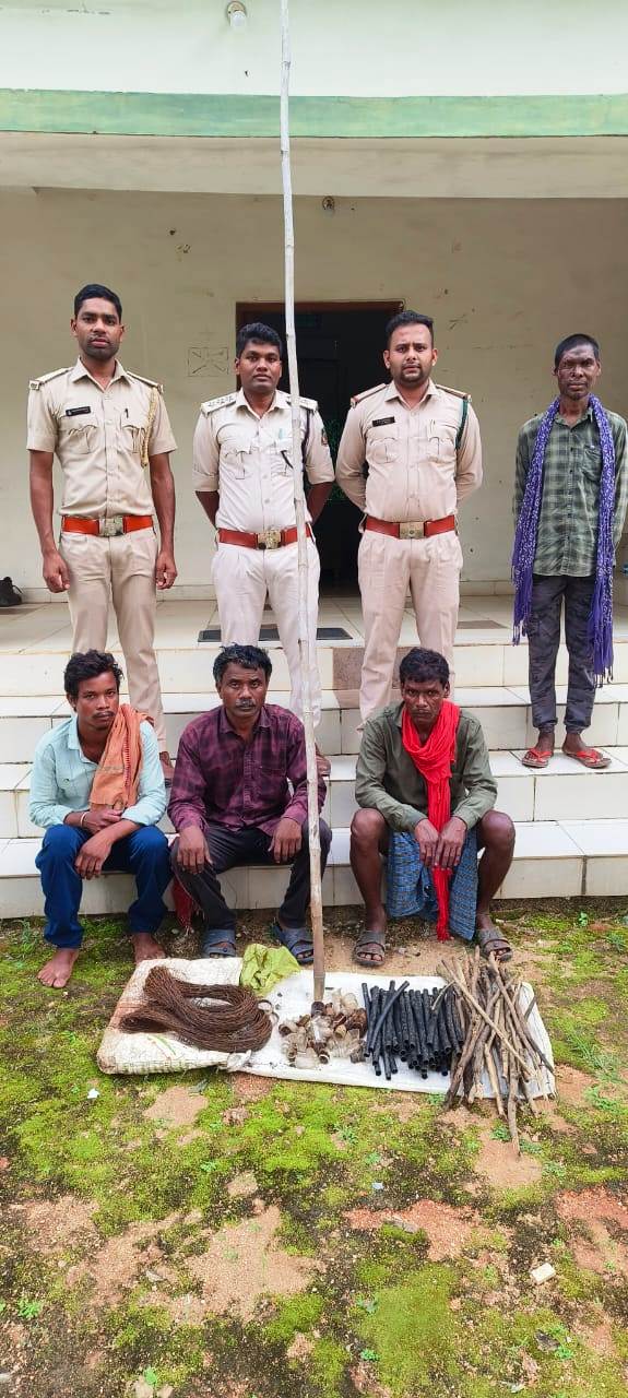 वन विभाग की बड़ी कार्रवाई : शिकार के पूर्व तीन शिकारी गिरफ्तार