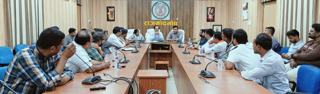 कलेक्टर एवं एसपी ने दुर्गा उत्सव समिति और दशहरा उत्सव समितियों की ली बैठक