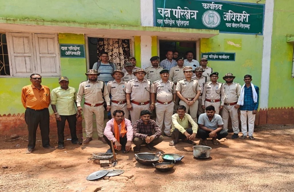 जंगली सूअर के शिकार की दावत पड़ गई भारी! वन विभाग की रेड में खुला बड़ा राज, 4 गिरफ्तार